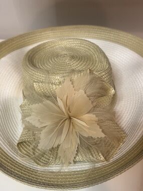 NWOT August Hat Company Wide Brim Straw Hat Beige Gold Church Derby Wedding